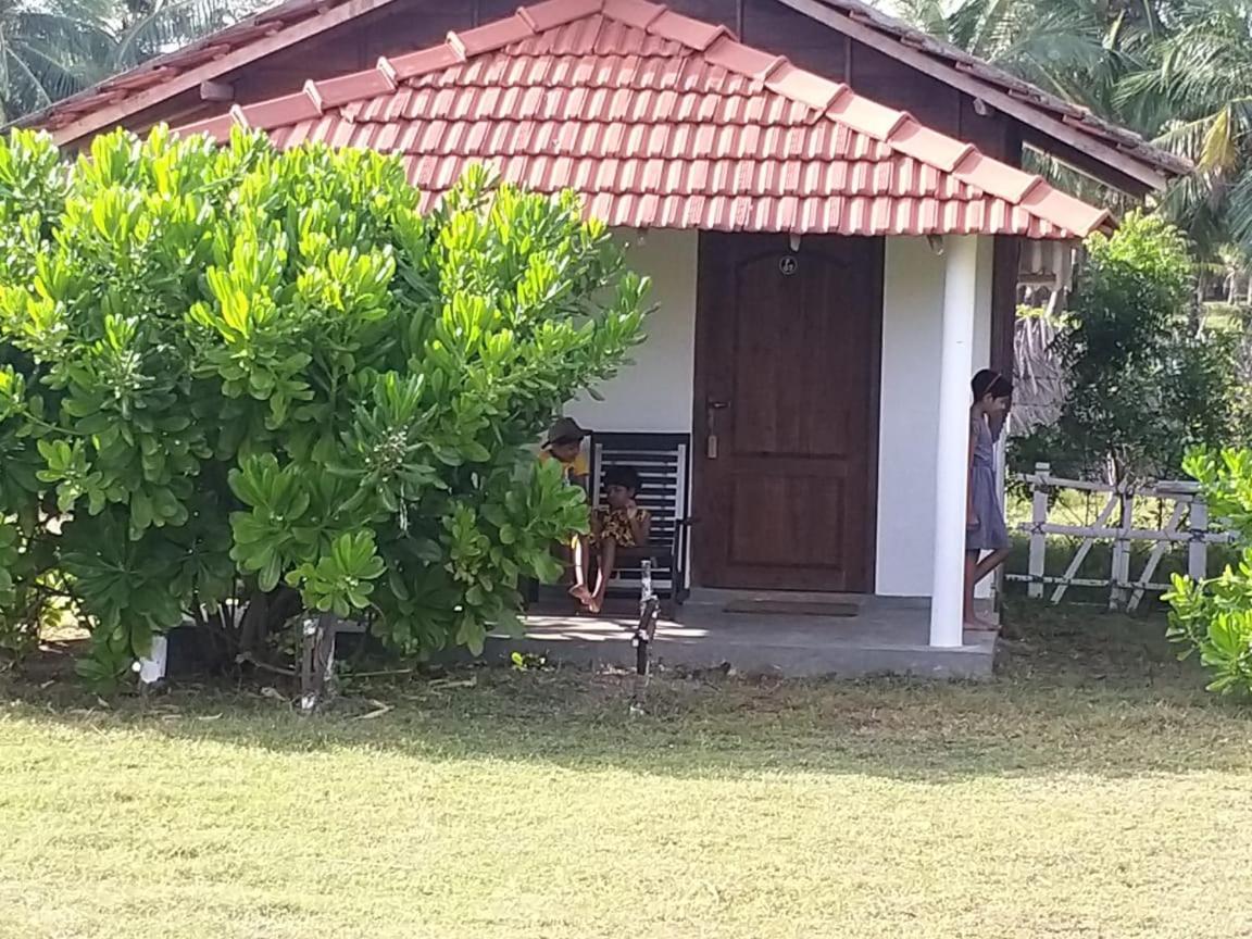 Windy Beach Cabanas Kalpitiya Bagian luar foto